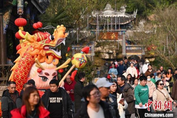 锦绣中国年｜赏花灯、观表演、品美食 重庆多彩活动“闹”新春