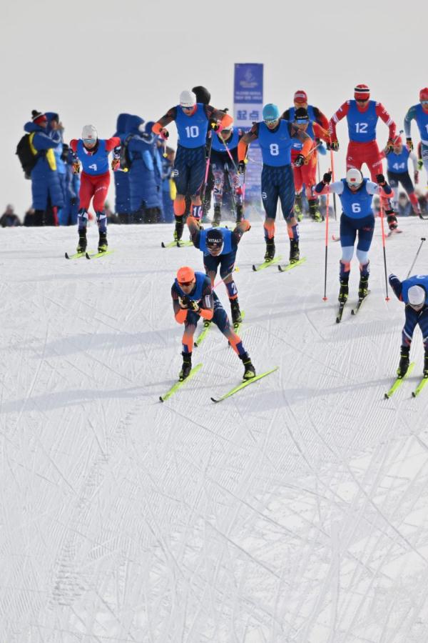 重庆冰雪迎来历史性时刻!王强拿下首金 重庆冰雪迎来历史性时刻!王强拿下首金