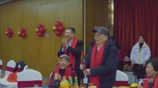 祖孙四代齐上阵！江西这家人自办“春晚”迎新年