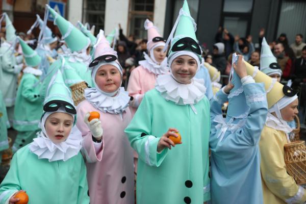 比利时班什狂欢节迎来高潮 比利时班什狂欢节迎来高潮