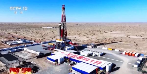 在地底寻找“宝藏”！我国首口万米科探井钻井深度突破9900米