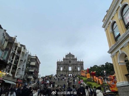 珠海各口岸春节迎来出入境“双向”客流高峰，跨境过年成新风尚