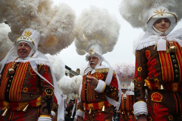 比利时班什狂欢节迎来高潮 比利时班什狂欢节迎来高潮