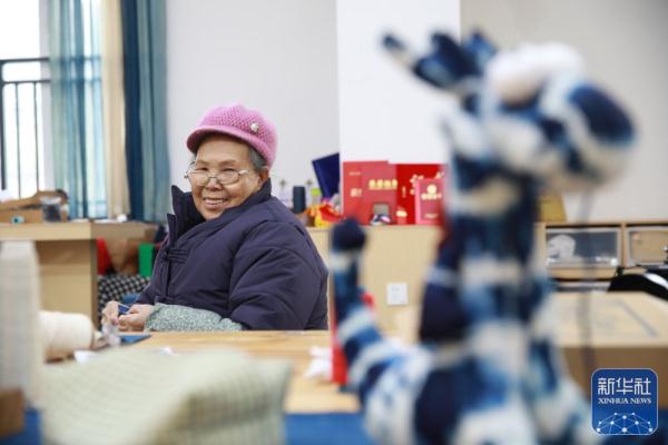 非遗里的年味 ｜贵州“村超”助力非遗蓝染焕发新生