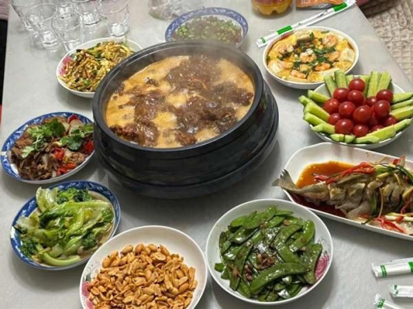 过年剩饭剩菜太多怎么办？专家提醒：宁可剩荤不剩素