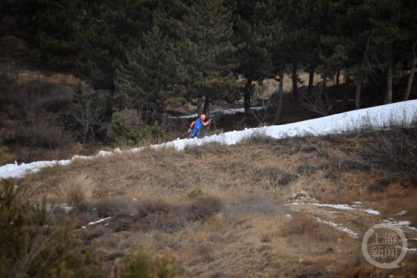 重庆冰雪迎来历史性时刻!王强拿下首金 重庆冰雪迎来历史性时刻!王强拿下首金