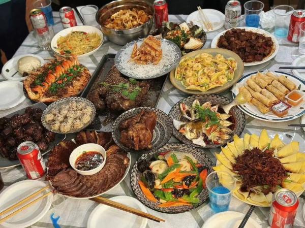 “那个把太阳画在左上角的小孩已经长大了……” “那个把太阳画在左上角的小孩已经长大了……”