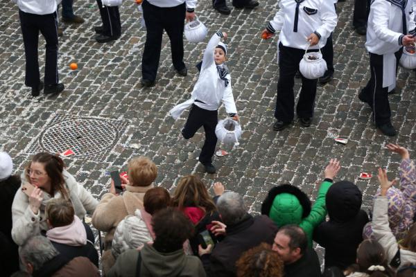 比利时班什狂欢节迎来高潮 比利时班什狂欢节迎来高潮