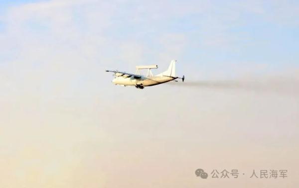 春节首飞，战鹰振翅巡海天！