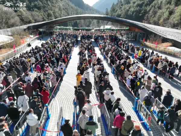 春节前三天，多地游客“热辣滚烫”