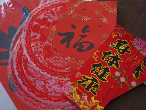 “那个把太阳画在左上角的小孩已经长大了……” “那个把太阳画在左上角的小孩已经长大了……”