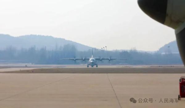 春节首飞，战鹰振翅巡海天！