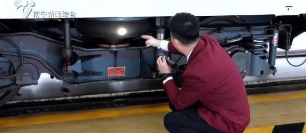 日行200公里，南宁95后地铁司机的一天是这样的→