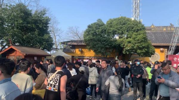 西湖所有船只停运！浙江发布68条预警，断崖式降温来了