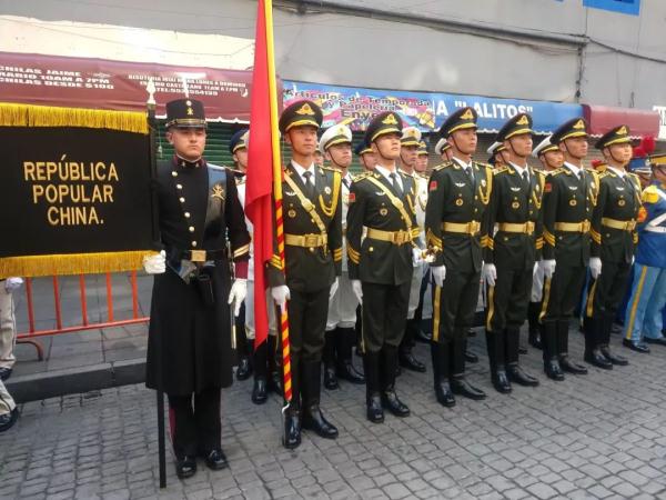 从“胖小伙儿”到阅兵旗手，他“逆袭”了！