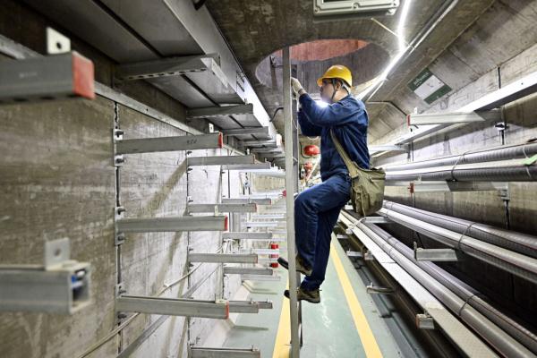 节日里，他们守护万家灯火
