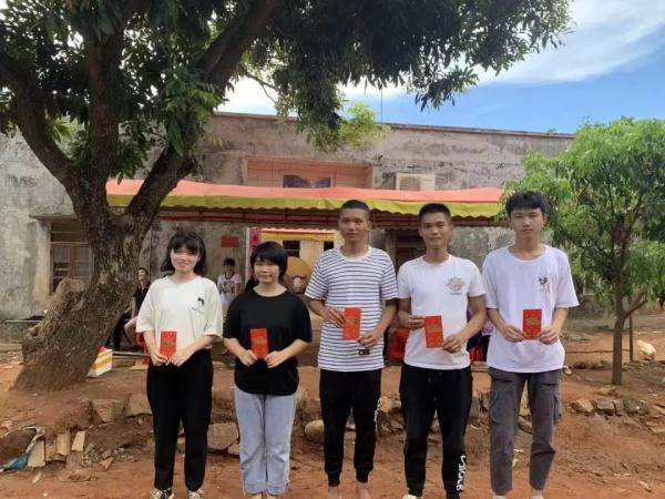 一等功臣柯东贤与弟弟柯东智相互勉励、逐梦军旅
