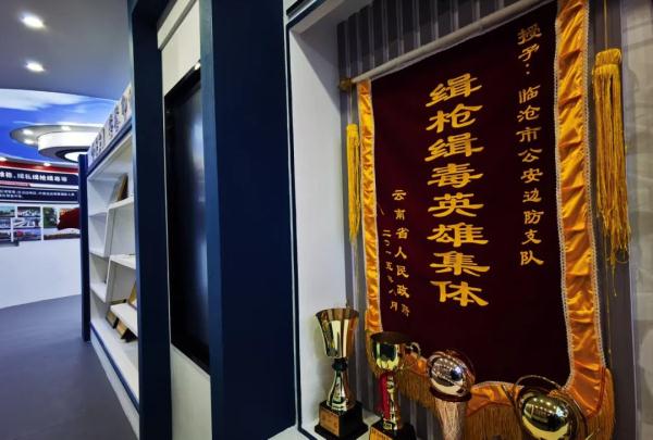 一等功×5!二等功×8!表彰合影时他们为何“躲了”? 一等功×5!二等功×8!表彰合影时他们为何“躲了”?