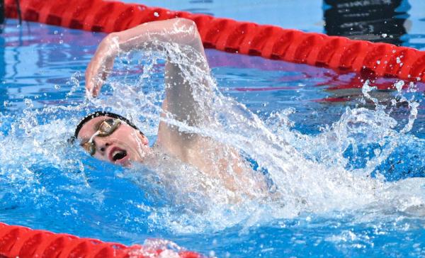 游泳世锦赛 | 何诗蓓首夺游泳世锦赛金牌