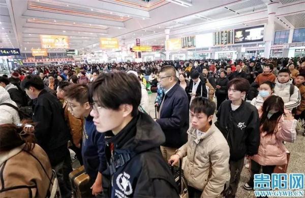 春节假期接近尾声 贵阳北站迎来返程高峰