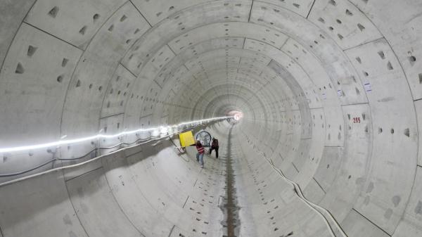 节日里，他们守护万家灯火