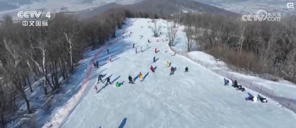 “传统+现代”让年味儿更“潮” 场景化消费为“假日经济”注入新动能