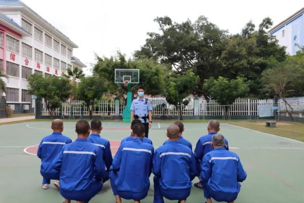 三亚强制隔离戒毒所民警陈斯华的别样“团圆”｜新春走基层