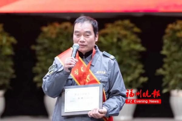 春节上班！他坚持了10年……