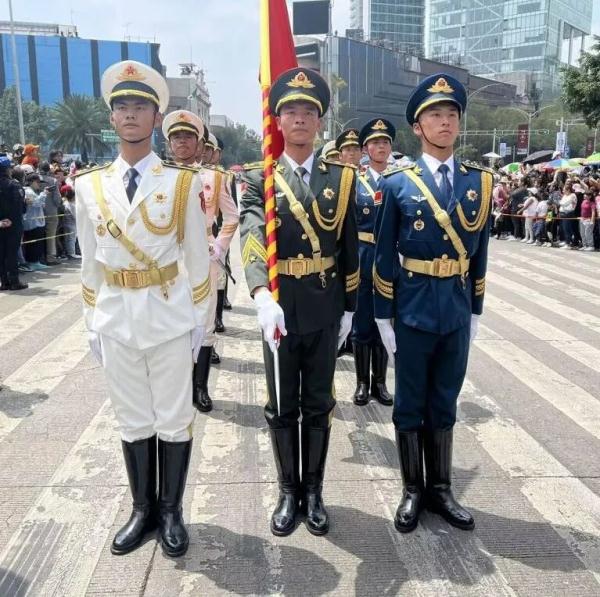 从“胖小伙儿”到阅兵旗手，他“逆袭”了！