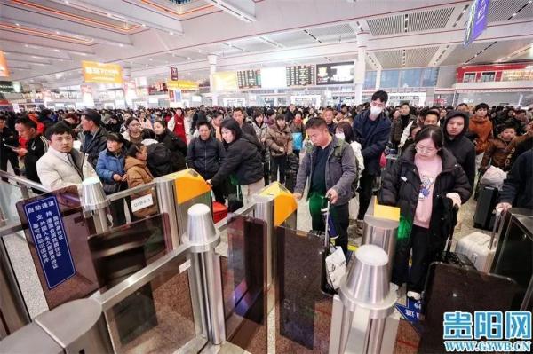春节假期接近尾声 贵阳北站迎来返程高峰