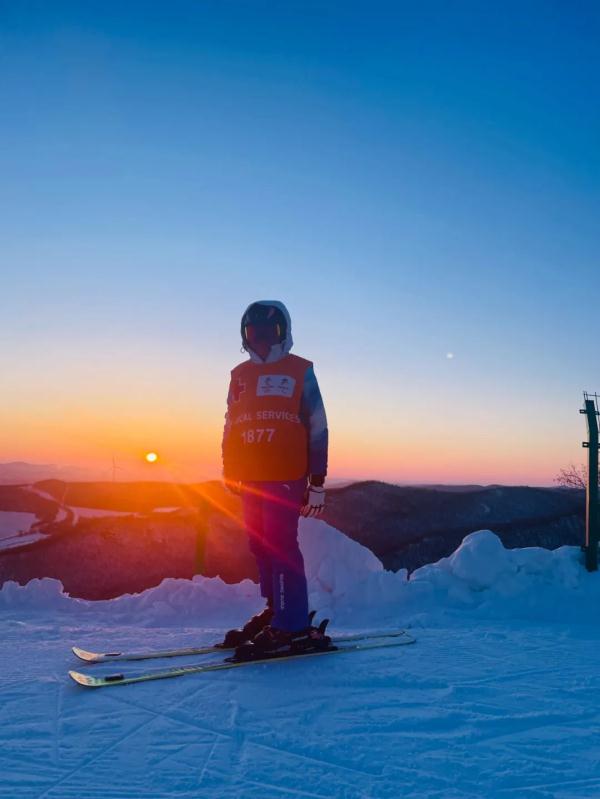 不比赛,却要在4分钟内到达赛道!“滑雪医生”这样炼成 不比赛,却要在4分钟内到达赛道!“滑雪医生”这样炼成