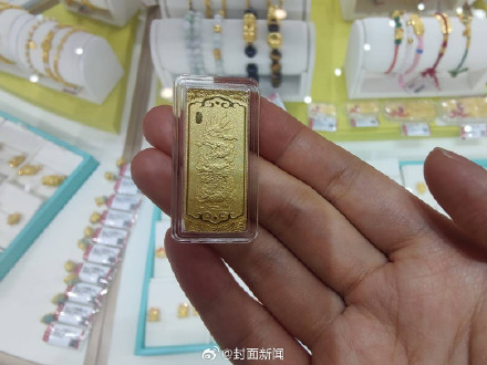 年轻人成春节淘金主力 ：黄金手串成大热单品