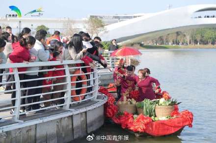 土特产穿上节日新装！广州南沙举行新春灯雕艺术展