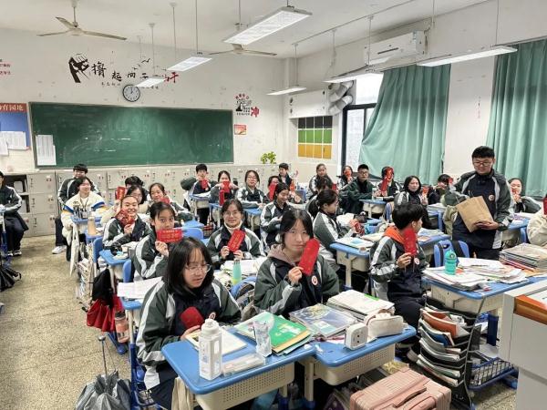 火了！杭州“碧云姐姐”刷屏