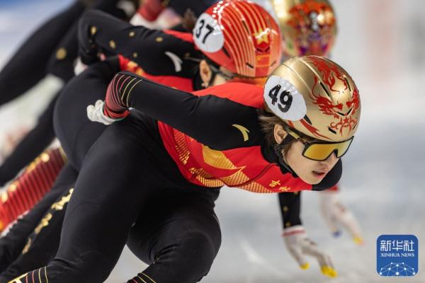 全冬会丨短道速滑公开组女子1500米:臧一泽获得冠军 全冬会丨短道速滑公开组女子1500米:臧一泽获得冠军