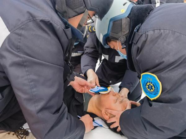 不比赛,却要在4分钟内到达赛道!“滑雪医生”这样炼成 不比赛,却要在4分钟内到达赛道!“滑雪医生”这样炼成