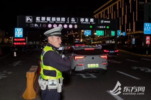 返程客流最高峰来了!上海警方预测:今天将有7万车次经G40返沪,提醒→ 返程客流最高峰来了!上海警方预测:今天将有7万车次经G40返沪,提醒→