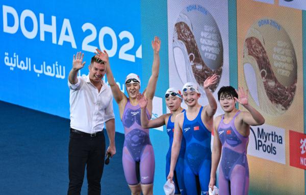 游泳世锦赛 | 李冰洁力挽狂澜 中国队接力摘金 游泳世锦赛 | 李冰洁力挽狂澜 中国队接力摘金