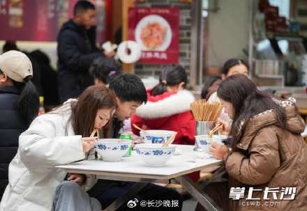 米粉街里感受长沙最美烟火气 米粉街里感受长沙最美烟火气