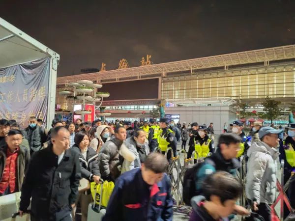 75.4万人次！铁路上海站“到客”纪录刷新