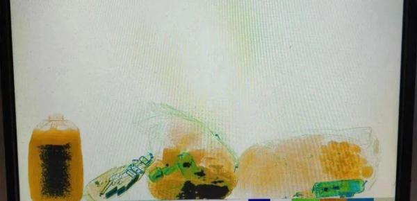 行李箱里“爸妈满满的爱”，都能带上火车吗？