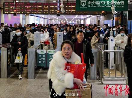 各地迎来春运返程高峰 各地迎来春运返程高峰