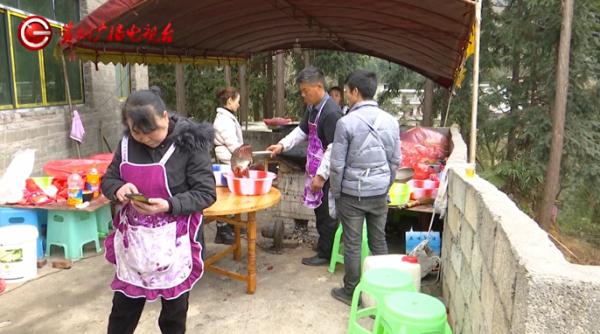 “我一直没有放弃……” 这场“迟到”的婚礼，圆了母亲的人生心愿