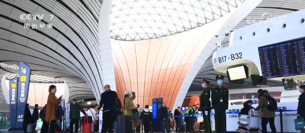 坚守一线站位 各地武警官兵筑起返程“安全防线”