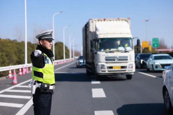 大流量“如约而至”,铁路上海站预计到达旅客75.4万人次,刷新历史记录 大流量“如约而至”,铁路上海站预计到达旅客75.4万人次,刷新历史记录