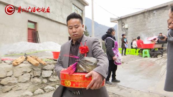 “我一直没有放弃……” 这场“迟到”的婚礼，圆了母亲的人生心愿