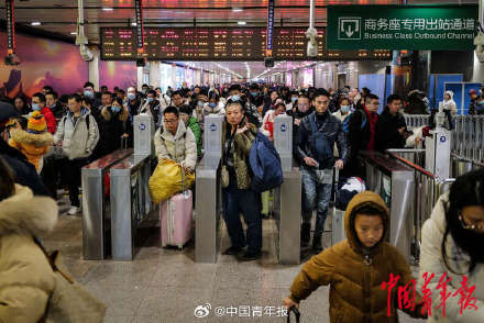 各地迎来春运返程高峰 各地迎来春运返程高峰