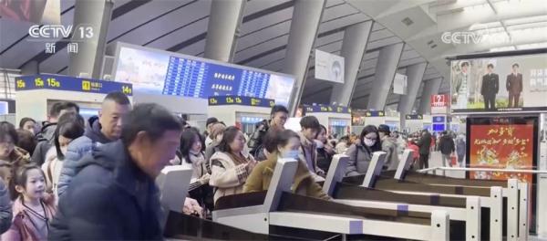 加开列车、加大投放、畅通换乘 全国铁路部门“火力全开”助返程 加开列车、加大投放、畅通换乘 全国铁路部门“火力全开”助返程