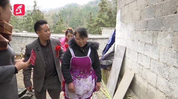 “我一直没有放弃……” 这场“迟到”的婚礼，圆了母亲的人生心愿