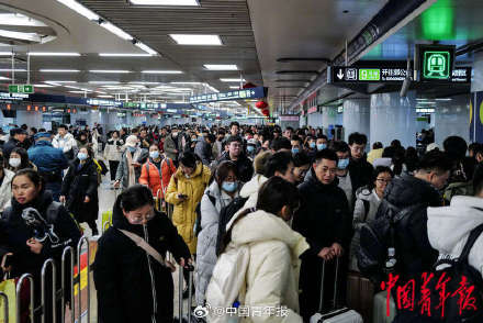 各地迎来春运返程高峰 各地迎来春运返程高峰
